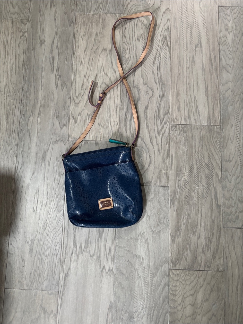 Stylish Navy Crossbody Bag with Contrast Strap
